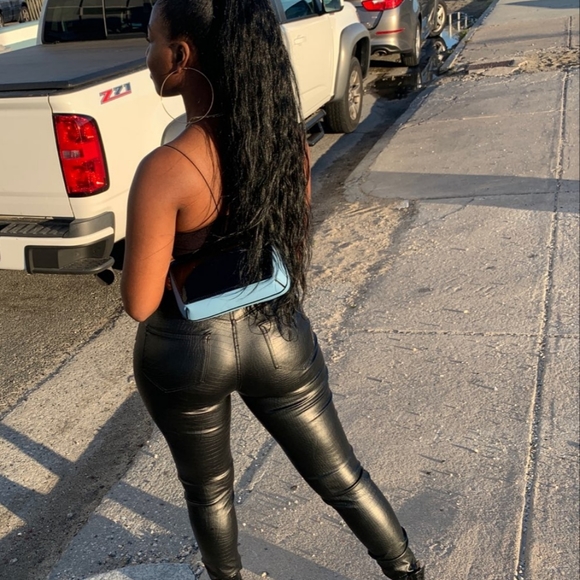 Handbags - Picture 3 of 3